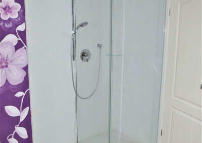 Theo Frommlet Fugentechnik Memmingen - Farbenfrohe Duschkabine