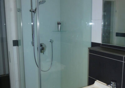 Theo Frommlet - Fugentechnik Memmingen - Glasttechnik im Sanitärbereich und Küchenbereich - Einbaudusche