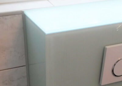 Theo Frommlet - Fugentechnik Memmingen - Glasttechnik im Sanitärbereich und Küchenbereich - Übergang Glas