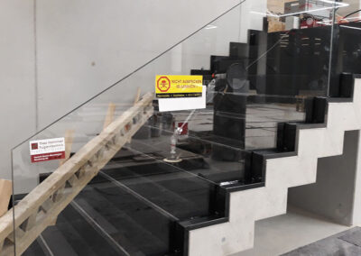 Theo Frommlet Fugentechnik Memmingen - Glaswand an Treppe