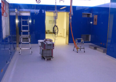 Theo Frommlet - Fugentechnik Memmingen - Spezialabdichtungen für Hygiene-Sensitivbereiche - OP-Saal in blau