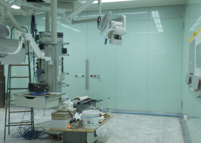 Theo Frommlet - Fugentechnik Memmingen - Spezialabdichtungen für Hygiene-Sensitivbereiche - OP Saal weiß Baustelle während Arbeit